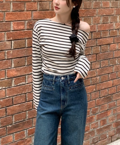 FAVORITO（ファヴォリート）の「ボーダーオフショルダートップス（Tシャツ/カットソー・レディース・ブラック/レッド・F）」の17枚目の写真
