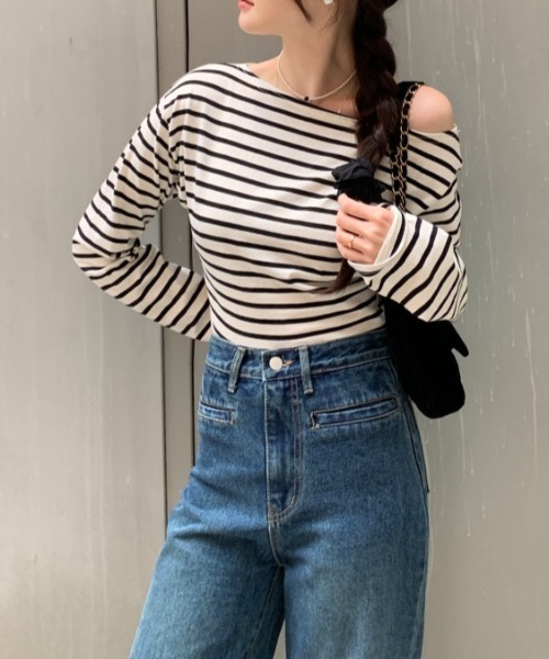FAVORITO（ファヴォリート）の「ボーダーオフショルダートップス（Tシャツ/カットソー・レディース・ブラック/レッド・F）」の4枚目の写真