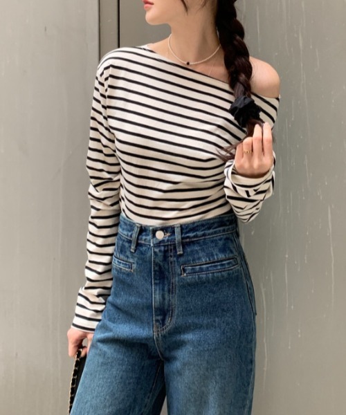 FAVORITO（ファヴォリート）の「ボーダーオフショルダートップス（Tシャツ/カットソー・レディース・ブラック/レッド・F）」の13枚目の写真