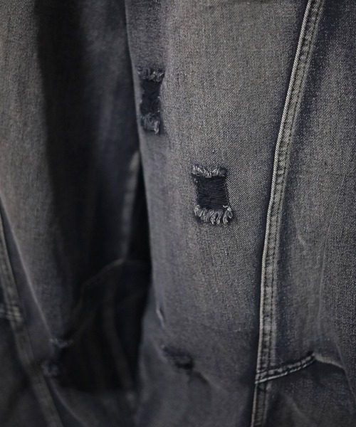 ATMARK(アットマーク)の「《3サイズ展開 / UNISEX 》ZOZO限定 ダメージ加工切り替えバレルレッグデニムパンツ(デニムパンツ・メンズ・ブラック・XL/L/M)」の10枚目の写真