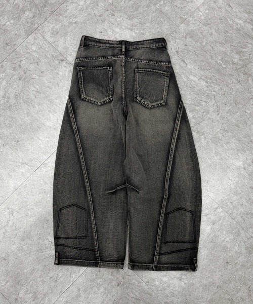 ATMARK(アットマーク)の「《3サイズ展開 / UNISEX 》ZOZO限定 ダメージ加工切り替えバレルレッグデニムパンツ(デニムパンツ・メンズ・ブラック・XL/L/M)」の13枚目の写真