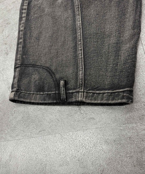 ATMARK(アットマーク)の「《3サイズ展開 / UNISEX 》ZOZO限定 ダメージ加工切り替えバレルレッグデニムパンツ(デニムパンツ・メンズ・ブラック・XL/L/M)」の16枚目の写真