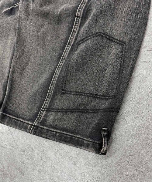 ATMARK(アットマーク)の「《3サイズ展開 / UNISEX 》ZOZO限定 ダメージ加工切り替えバレルレッグデニムパンツ(デニムパンツ・メンズ・ブラック・XL/L/M)」の17枚目の写真