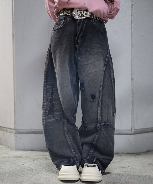 ATMARK(アットマーク)の「《3サイズ展開 / UNISEX 》ZOZO限定 ダメージ加工切り替えバレルレッグデニムパンツ(デニムパンツ・メンズ・ブラック・XL/L/M)」の7枚目の写真
