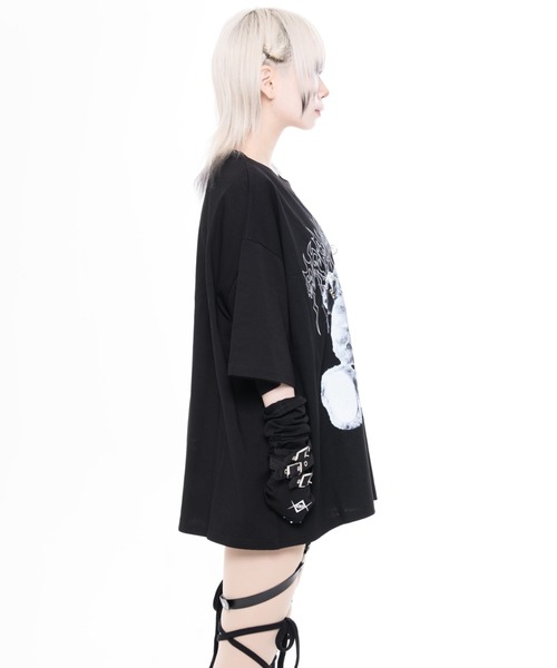 TRAVAS TOKYO(トラバス トウキョウ)の「『TRAVAS TOKYO/トラバス トーキョー』ピアス付きくまプリントTシャツ(Tシャツ/カットソー・レディース・チャコールグレー/ブラック/ブラック×レッド・FREE)」の5枚目の写真