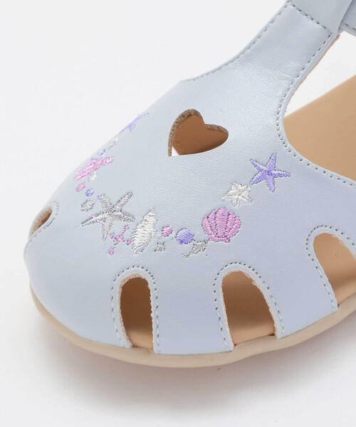 SLAP SLIP（スラップスリップ）の「お花イチゴシェル刺しゅうグルカサンダル(14~19cm)（サンダル・キッズ・ホワイト/ピンク/ブルー・17.0cm/14.0cm/15.0cm/16.0cm/18.0cm/19.0cm）」の8枚目の写真