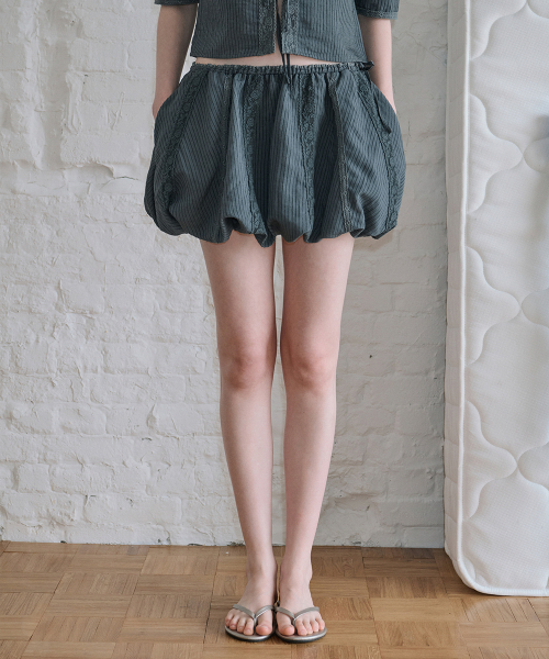 SINOON（シヌーン）の「Lace Balloon Mini Skirt (Dark Navy)（スカート・レディース・ダークネイビー・SMALL/MEDIUM）」の3枚目の写真