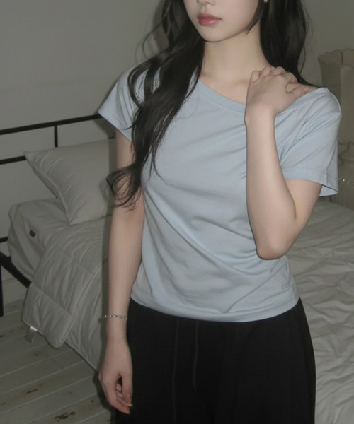 VIVID LADY(ビビッドレディー)の「ワンショルダー ボートネック 半袖Tシャツ(Tシャツ/カットソー・レディース・ライトブルー/ブラウン/ブラック/チャコールグレー/アイボリー・FREE)」の11枚目の写真