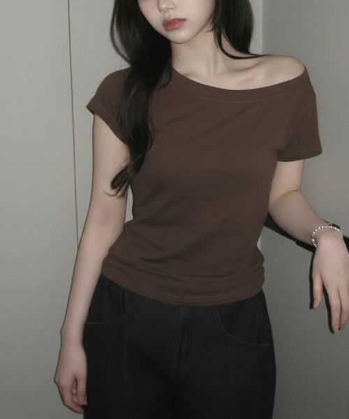 VIVID LADY(ビビッドレディー)の「ワンショルダー ボートネック 半袖Tシャツ(Tシャツ/カットソー・レディース・ライトブルー/ブラウン/ブラック/チャコールグレー/アイボリー・FREE)」の17枚目の写真