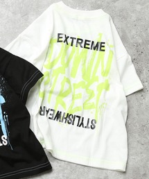 DILASH（ディラッシュ）の「【身幅ワイド/ユニセックス】バックグラフィティロゴ 配色ステッチ半袖Tシャツ（Tシャツ/カットソー）」