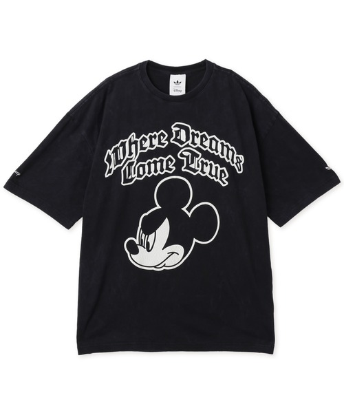 adidas(アディダス)の「adidas DISNEY MICKEY MOUSE DREAMS T-SHIRT / アディダス ディズニー ミッキーマウス ドリームズ Tシャツ(Tシャツ/カットソー・メンズ・ブラック・S/M/L/XL/XXL)」の1枚目の写真