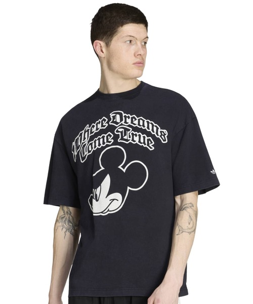 adidas(アディダス)の「adidas DISNEY MICKEY MOUSE DREAMS T-SHIRT / アディダス ディズニー ミッキーマウス ドリームズ Tシャツ(Tシャツ/カットソー・メンズ・ブラック・S/M/L/XL/XXL)」の3枚目の写真