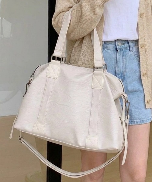 HAILY(ヘイリー)の「フェイクレザー大容量2WAYボストントートバッグ/A4サイズ対応(ショルダーバッグ・レディース・ブラウン/ブラック/アイボリー・FREE)」の2枚目の写真