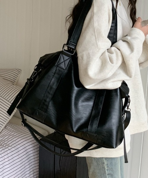 HAILY(ヘイリー)の「フェイクレザー大容量2WAYボストントートバッグ/A4サイズ対応(ショルダーバッグ・レディース・ブラウン/ブラック/アイボリー・FREE)」の5枚目の写真