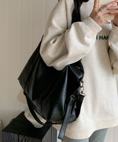 HAILY(ヘイリー)の「フェイクレザー大容量2WAYボストントートバッグ/A4サイズ対応(ショルダーバッグ・レディース・ブラウン/ブラック/アイボリー・FREE)」の6枚目の写真