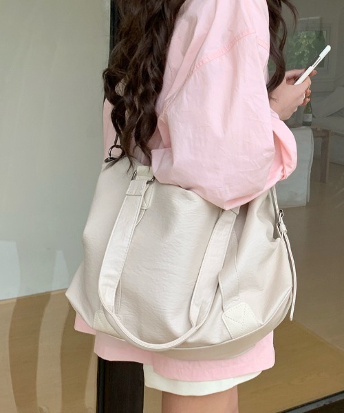 HAILY(ヘイリー)の「フェイクレザー大容量2WAYボストントートバッグ/A4サイズ対応(ショルダーバッグ・レディース・ブラウン/ブラック/アイボリー・FREE)」の19枚目の写真
