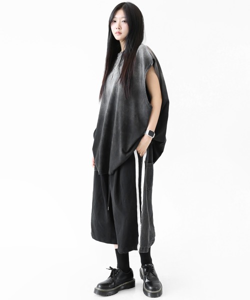 minsobi(ミンソビ)の「【BEST ITEM 夏Ver.】デニム切り替え サイドライン ワイドハーフパンツ(ユニセックス)(デニムパンツ・メンズ・ブラック・FREE)」の2枚目の写真