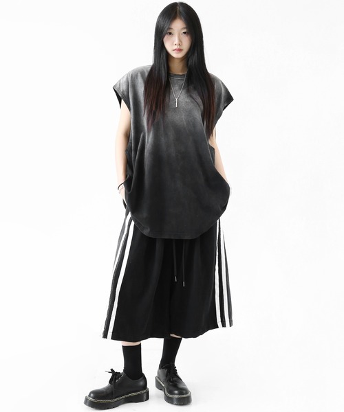 minsobi(ミンソビ)の「【BEST ITEM 夏Ver.】デニム切り替え サイドライン ワイドハーフパンツ(ユニセックス)(デニムパンツ・メンズ・ブラック・FREE)」の4枚目の写真