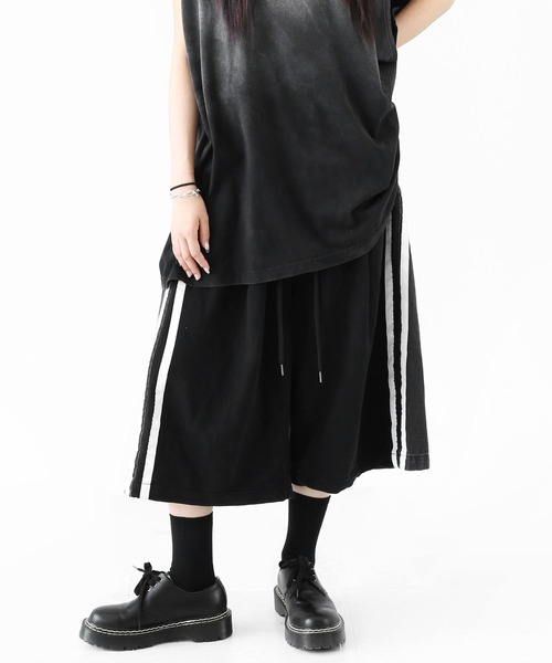 minsobi(ミンソビ)の「【BEST ITEM 夏Ver.】デニム切り替え サイドライン ワイドハーフパンツ(ユニセックス)(デニムパンツ・メンズ・ブラック・FREE)」の8枚目の写真