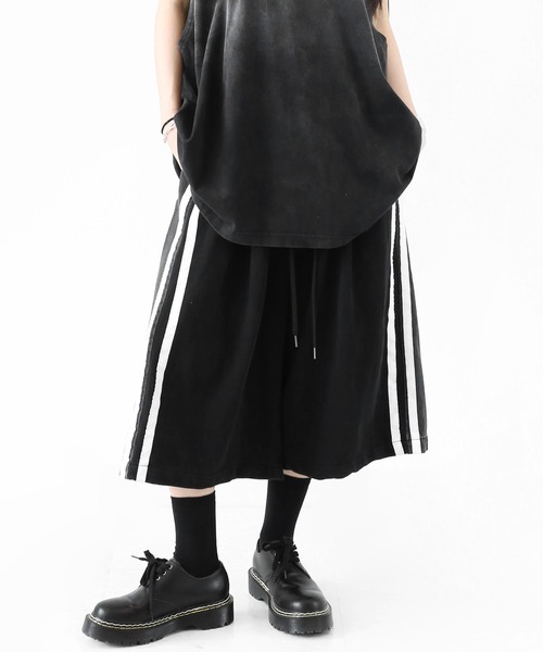 minsobi(ミンソビ)の「【BEST ITEM 夏Ver.】デニム切り替え サイドライン ワイドハーフパンツ(ユニセックス)(デニムパンツ・メンズ・ブラック・FREE)」の9枚目の写真