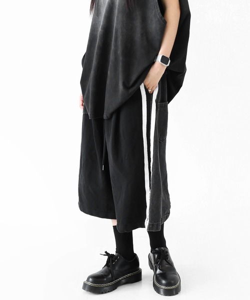 minsobi(ミンソビ)の「【BEST ITEM 夏Ver.】デニム切り替え サイドライン ワイドハーフパンツ(ユニセックス)(デニムパンツ・メンズ・ブラック・FREE)」の10枚目の写真