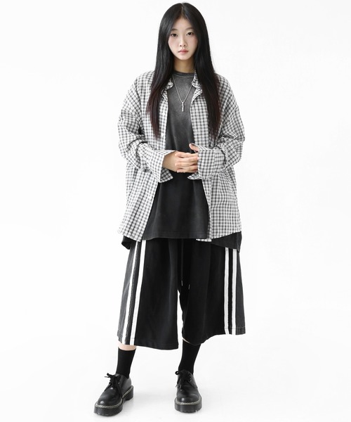 minsobi(ミンソビ)の「【BEST ITEM 夏Ver.】デニム切り替え サイドライン ワイドハーフパンツ(ユニセックス)(デニムパンツ・メンズ・ブラック・FREE)」の12枚目の写真