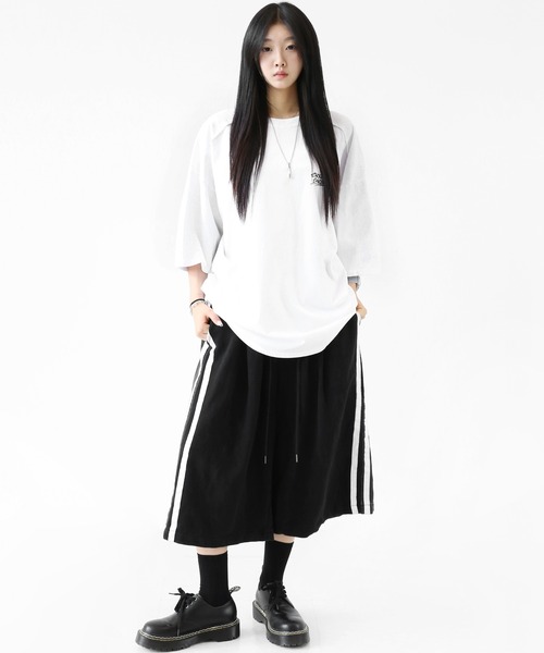 minsobi(ミンソビ)の「【BEST ITEM 夏Ver.】デニム切り替え サイドライン ワイドハーフパンツ(ユニセックス)(デニムパンツ・メンズ・ブラック・FREE)」の19枚目の写真