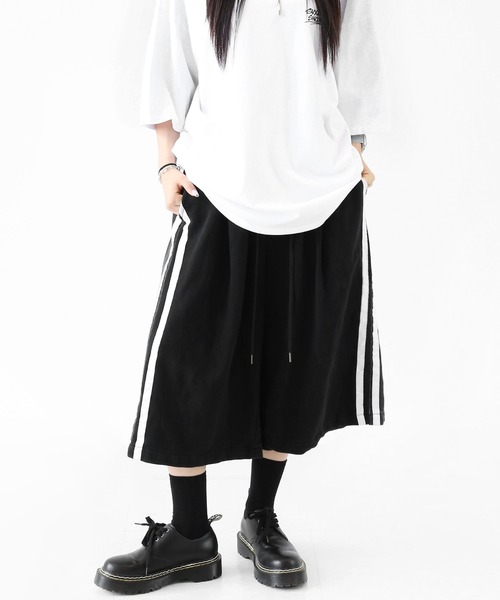 minsobi(ミンソビ)の「【BEST ITEM 夏Ver.】デニム切り替え サイドライン ワイドハーフパンツ(ユニセックス)(デニムパンツ・メンズ・ブラック・FREE)」の22枚目の写真