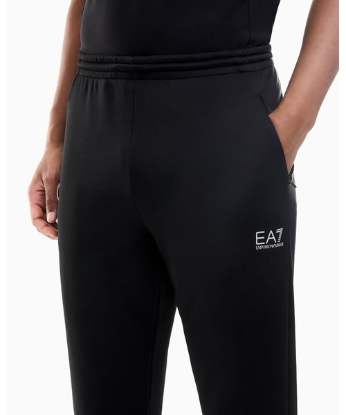 EMPORIO ARMANI EA7（エンポリオアルマーニイーエーセブン）の「【エンポリオ アルマーニ EA7】スリムフィット ジャージー トラックパンツ Vigor7（スウェットパンツ・メンズ・ブラック・X-SMALL/X-LARGE/SMALL/MEDIUM/LARGE）」の2枚目の写真