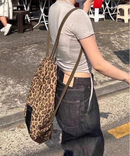 Per sist ence(パーシエンス)の「レオパードナップザック(バックパック/リュック・レディース・レオパード・ONE SIZE)」の4枚目の写真