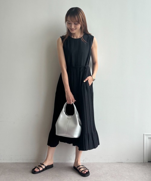 GALLORIA（ギャローリア）の「【ウォッシャブル】プリーツ切替ワンピース（ワンピース・レディース・ブラック/ブルー・LL/M/S/L）」の3枚目の写真