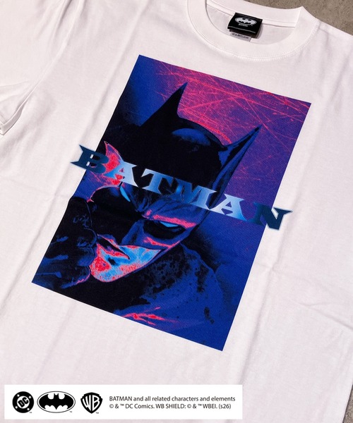 BY THE BAY(バイザベイ)の「【BATMAN/バットマン】 フォトグラフィックピグメントTシャツ グラフィックプリント ヴィンテージ加工 半袖 ユニセックス(Tシャツ/カットソー・メンズ・ホワイト/ブラック・MEDIUM/SMALL)」の3枚目の写真