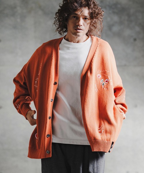 GLIMCLAP(グリムクラップ)の「mcg3852-Retro Embroidered Knit Cardigan ニットカーディガン(211-013-gla-cg)(カーディガン/ボレロ・メンズ・キナリ/テラコッタ/ブラック/サックスブルー系・L/M/S)」の5枚目の写真