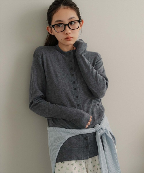miette(ミエット)の「プチハイネックニットカーディガン(カーディガン/ボレロ・レディース・チャコール/アイボリー/ブラウン・FREE)」の3枚目の写真