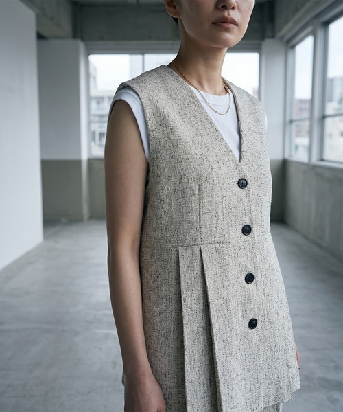 STYLE DELI（スタイルデリ）の「【BLK001】エアリーサマーツイードタックベスト（ベスト・レディース・グレー/アイボリー・FREE）」の10枚目の写真