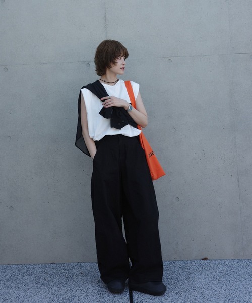 INOIE（イノイエ）の「［INOIE］センターシーム フロントステッチ カーブワイドパンツ（チノパンツ・レディース・ブラック・S/M）」の2枚目の写真