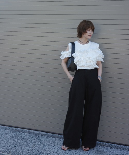 INOIE（イノイエ）の「［INOIE］センターシーム フロントステッチ カーブワイドパンツ（チノパンツ・レディース・ブラック・S/M）」の5枚目の写真