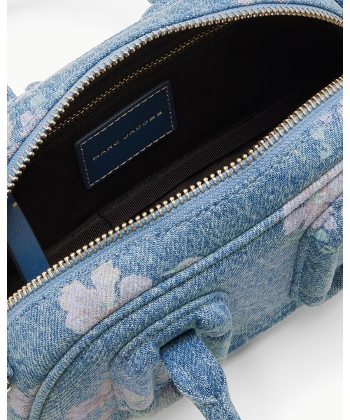 MARC JACOBS（マークジェイコブス）の「ANTIQUE FLORAL DENIM BABE MINI TOP HANDLE/アンティーク フローラル デニム ベイブ（ショルダーバッグ・レディース・インディゴブルー・ONE SIZE）」の4枚目の写真