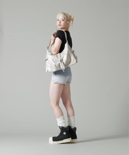 ROYAL FLASH(ロイヤルフラッシュ)の「MAVYTH/メヴィス/GIGER BAG(トートバッグ・レディース・ホワイト/シルバー/ブラック・F)」の6枚目の写真