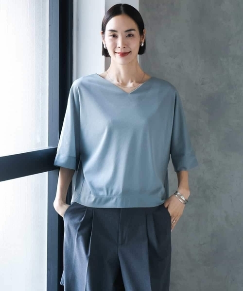 MICHEL KLEIN(ミッシェル・クラン)の「ドルマンVネックトップス(Tシャツ/カットソー・レディース・ブラウン/ミント/ベージュ/パープル・38)」の1枚目の写真