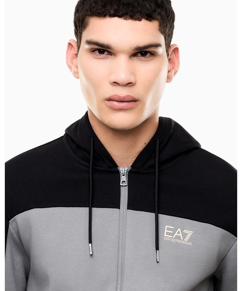 EMPORIO ARMANI EA7(エンポリオアルマーニイーエーセブン)の「<オンライン限定>【エンポリオ アルマーニ EA7】レギュラーフィット カラーブロック フルジップ パーカー(パーカー・メンズ・グレー・LARGE/X-SMALL/X-LARGE/SMALL/MEDIUM)」の5枚目の写真