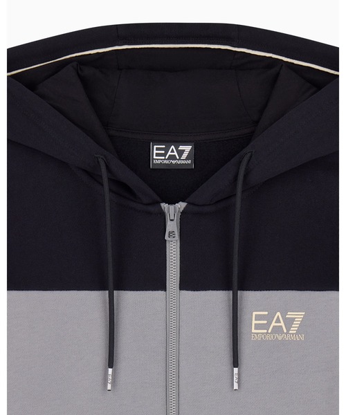 EMPORIO ARMANI EA7(エンポリオアルマーニイーエーセブン)の「<オンライン限定>【エンポリオ アルマーニ EA7】レギュラーフィット カラーブロック フルジップ パーカー(パーカー・メンズ・グレー・LARGE/X-SMALL/X-LARGE/SMALL/MEDIUM)」の6枚目の写真