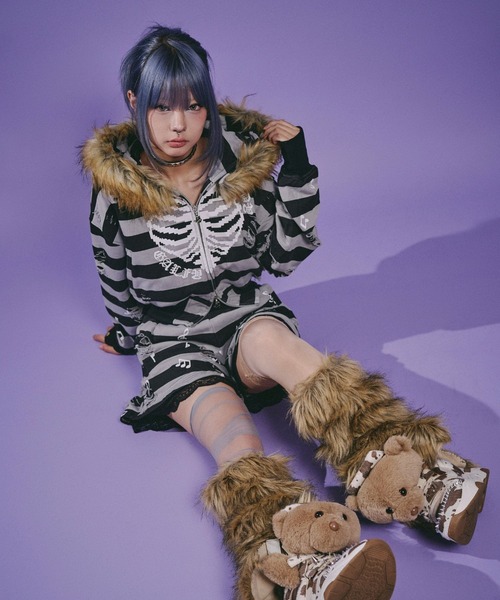 GALFY(ガルフィー)の「GALFY(ガルフィー)骨xLOVE SET UP/ジップパーカースウェット&ショートパンツセットアップ(セットアップ・レディース・スミクロ/ホワイト/グレー系その他・M)」の1枚目の写真