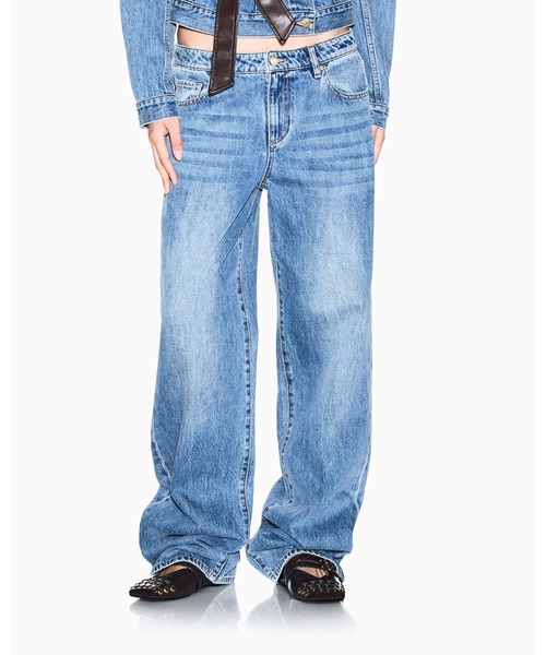 ARMANI EXCHANGE(アルマーニエクスチェンジ)の「【A|X アルマーニ エクスチェンジ】アシッドウォッシュ デニムパンツ_J52 LOW RISE RELAXED(デニムパンツ・レディース・インディゴブルー・24inch/27inch/26inch/25inch/30inch/29inch/28inch)」の1枚目の写真
