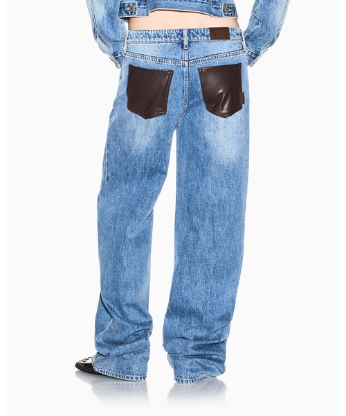 ARMANI EXCHANGE(アルマーニエクスチェンジ)の「【A|X アルマーニ エクスチェンジ】アシッドウォッシュ デニムパンツ_J52 LOW RISE RELAXED(デニムパンツ・レディース・インディゴブルー・24inch/27inch/26inch/25inch/30inch/29inch/28inch)」の3枚目の写真