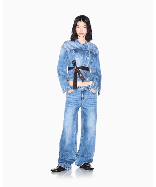 ARMANI EXCHANGE(アルマーニエクスチェンジ)の「【A|X アルマーニ エクスチェンジ】アシッドウォッシュ デニムパンツ_J52 LOW RISE RELAXED(デニムパンツ・レディース・インディゴブルー・24inch/27inch/26inch/25inch/30inch/29inch/28inch)」の5枚目の写真