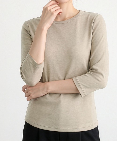 LOWO(ロワ)の「【M~Lサイズ展開】クルーネック七分袖カットソー(Tシャツ/カットソー・レディース・ブラウン/ベージュ/ホワイト/グレー/ブラック・M/L)」の5枚目の写真