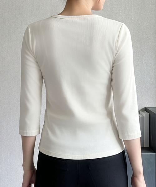 LOWO(ロワ)の「【M~Lサイズ展開】クルーネック七分袖カットソー(Tシャツ/カットソー・レディース・ブラウン/ベージュ/ホワイト/グレー/ブラック・M/L)」の14枚目の写真