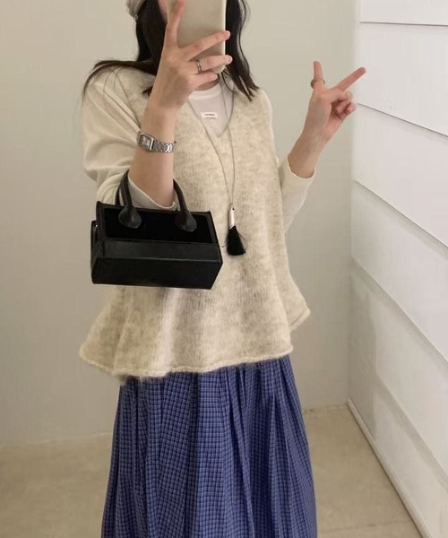 MAISON DE THERESE（メゾン ド テレーズ）の「ミニフレア ノースリーブ レイヤード用ニットトップス ニットベスト（ベスト・レディース・グレー/アイボリー/チャコールグレー/レッド・FREE）」の12枚目の写真