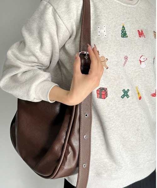 Forcement(フォースメント)の「丸みのあるフォルムが可愛い、A4対応ショルダーバッグ(ショルダーバッグ・レディース・ブラック/ブラウン・FREE)」の12枚目の写真